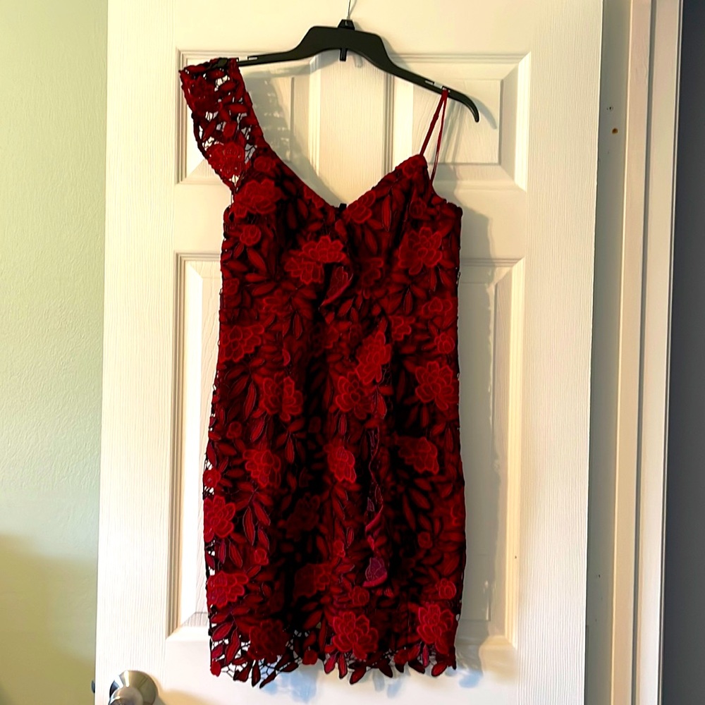 GUESS Red Lace NWT. Medium. Gorgeous, Classy, sexy one shoulder, above the knee